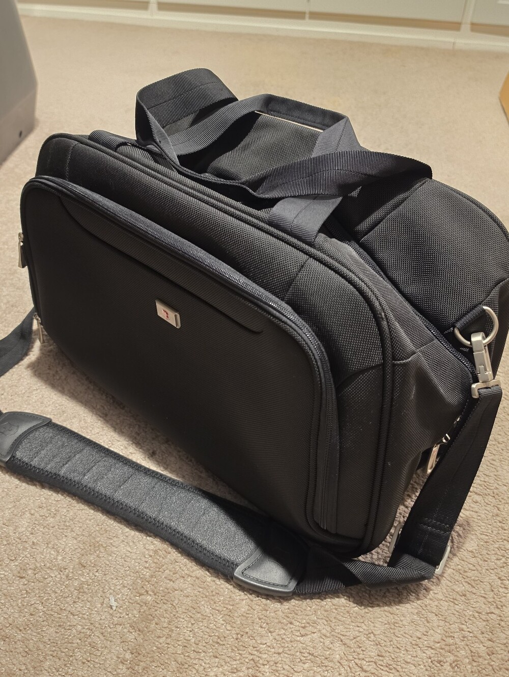 Victorinox Swiss Army Mobilizer NXT 4.0 Trooper LE